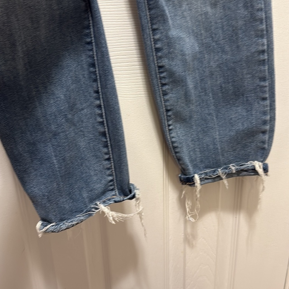 Judy Blue Boyfriend Fit Distressed 7/28. Good as new. - Picture 6 of 11